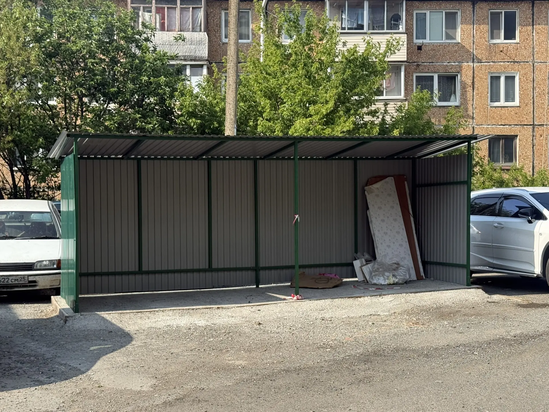 🏗️ Работы по благоустройству и содержанию территории продолжаются непрерывно!

Ежедневно специалист