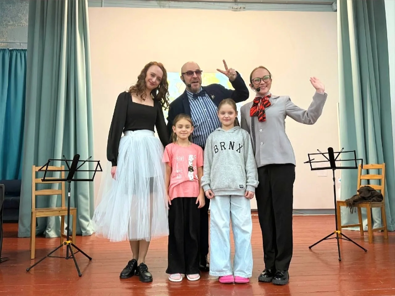🎭✨ Музыка в гостях 🌟 

   Артисты Дома Музыки представили оригинальный музыкальный спектакль, для 