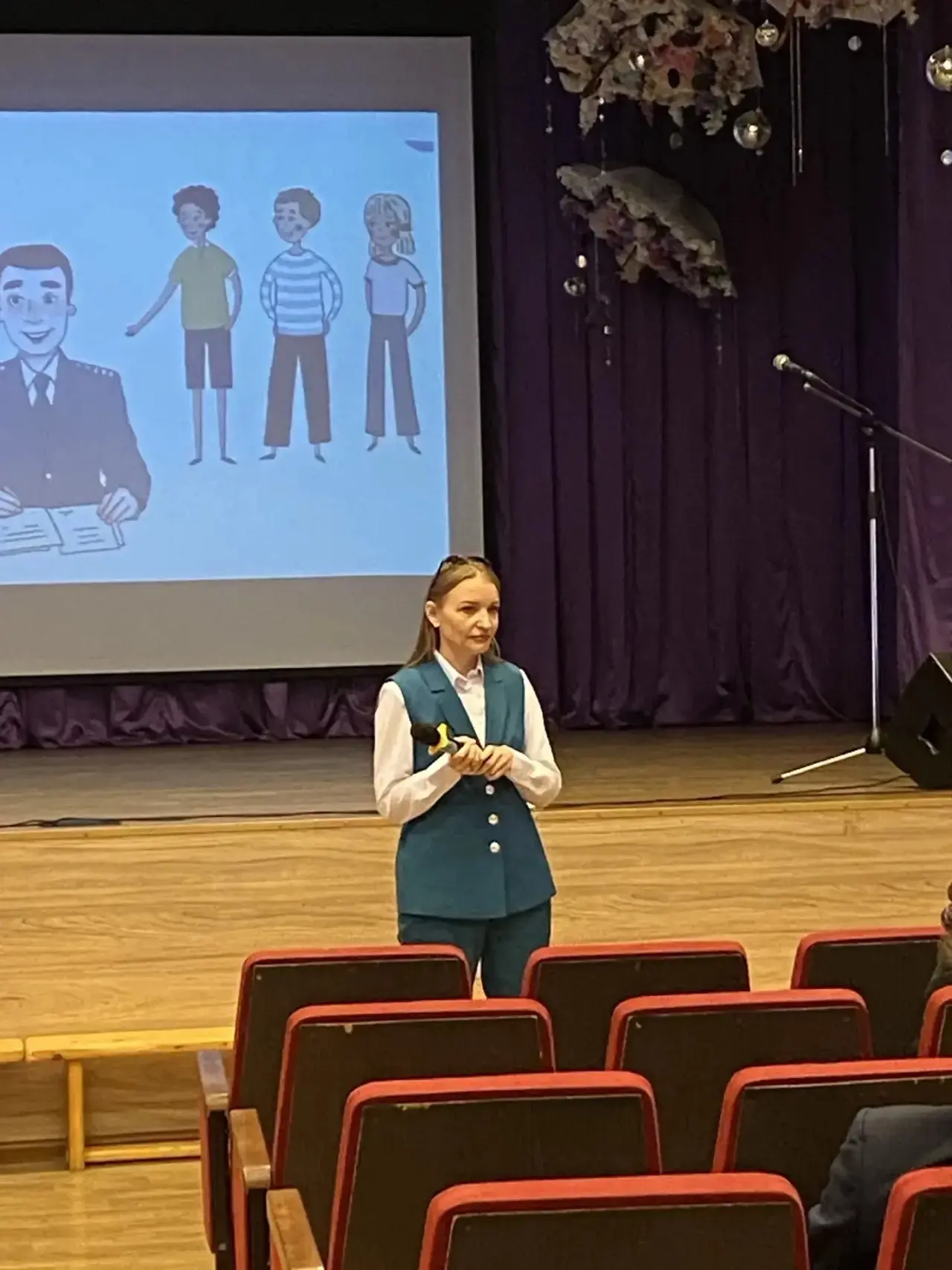 Каникулы с пользой 🎓

🔹️ Ученики 10-х классов Гимназии продолжают узнавать новое в рамках практики