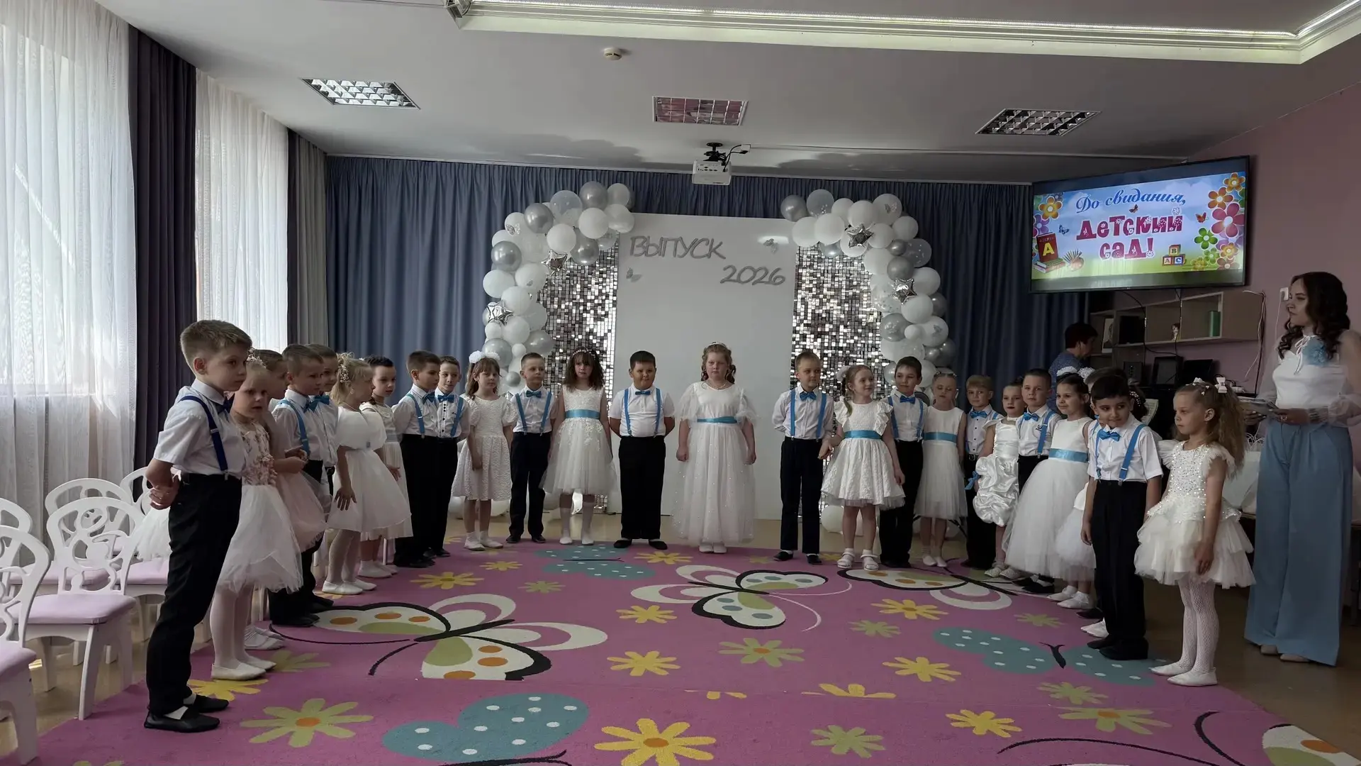 🎉 Незабудковый
 выпускной: волшебство,
 улыбки и море эмоций! 🎉

Наконец‑то настал 
тот самый день