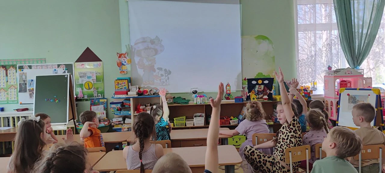 Отношение ребёнка к школе формируется ещё до того, как он в неё пойдёт, и задача взрослых в дошкольн