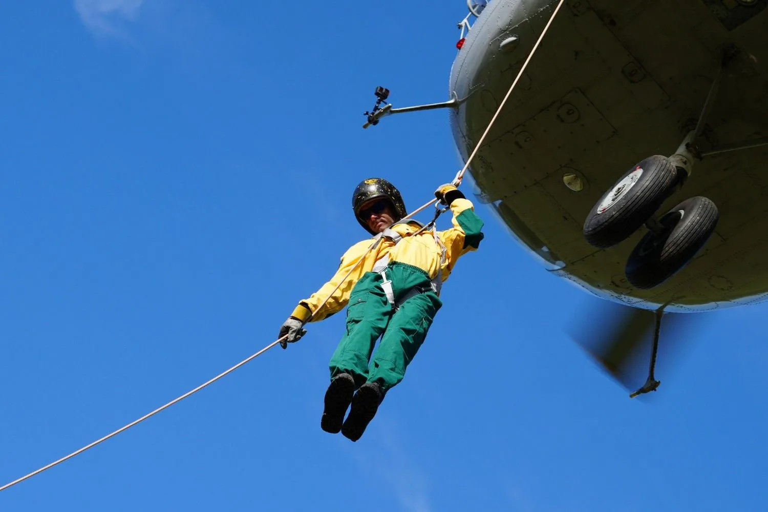 С неба – на борьбу с огнём 🚁

В Тернее прошли тренировочные сборы работников лётной службы «Приморс