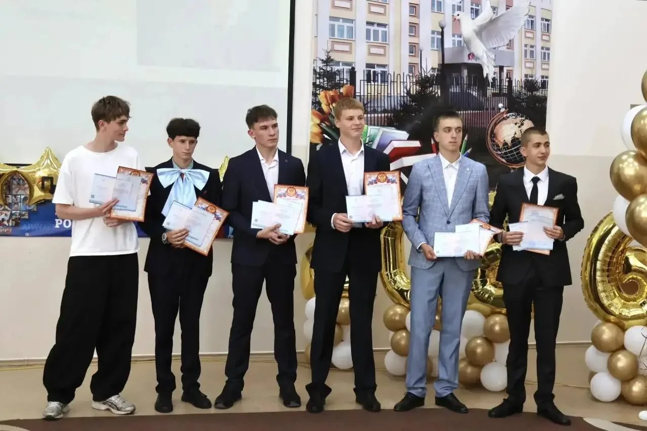 🥹 В добрый путь, выпускники!

В школах ЕАО прозвучали последние аккорды выпускных — аттестаты получ