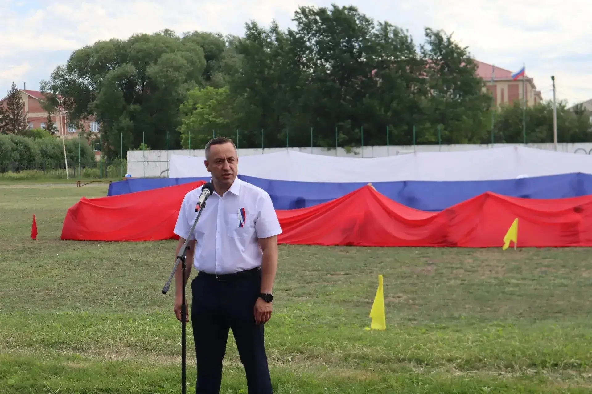 В День России, по всей области проходят праздничные мероприятия. Вместе с депутатом Законодательного