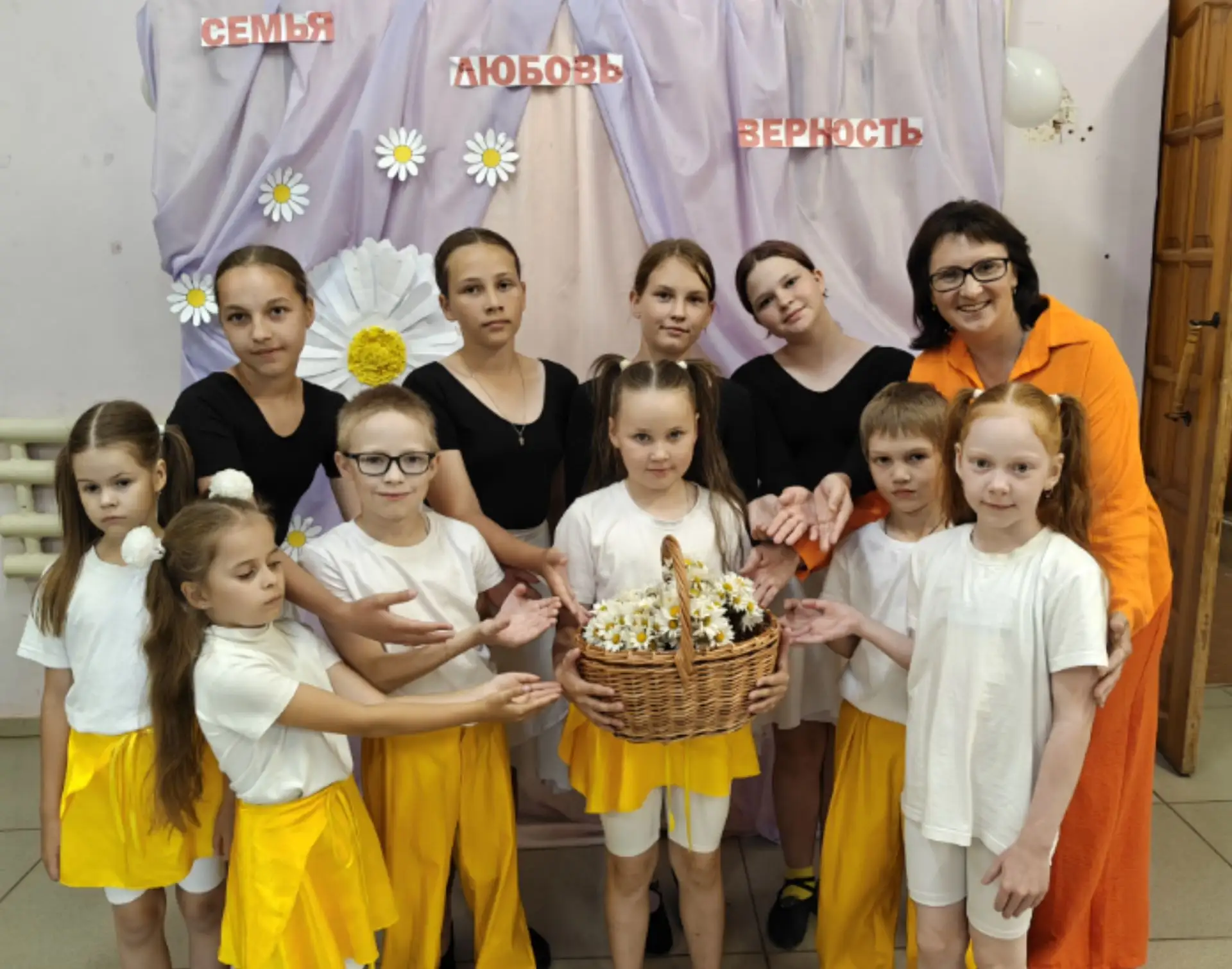 Ромашки для счастливых семей!

Уверены, что у нас все такие! Поздравляем юбилейные пары букетиками и