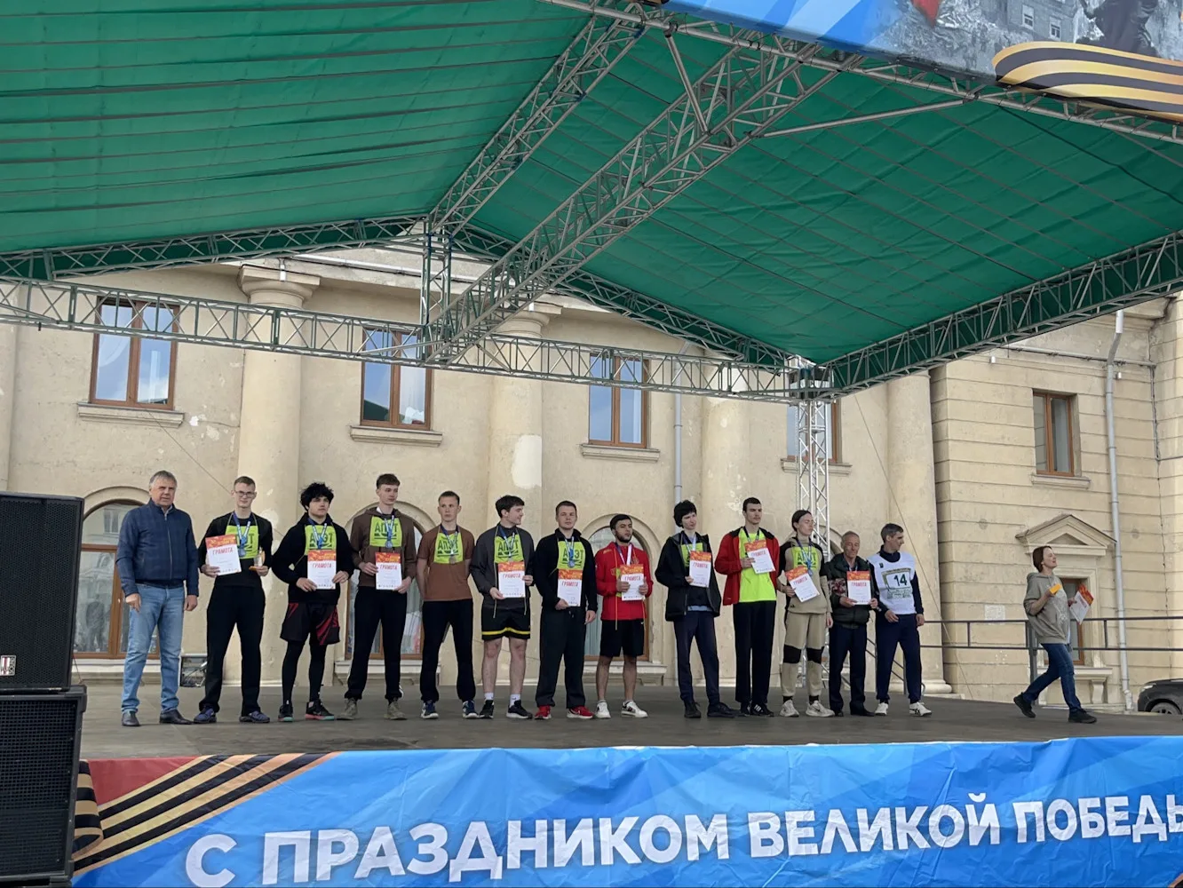 ЛЕГКОАТЛЕТИЧЕСКАЯ ЭСТАФЕТА

16 мая студенты нашего техникума  приняли участие в легкоатлетической эс