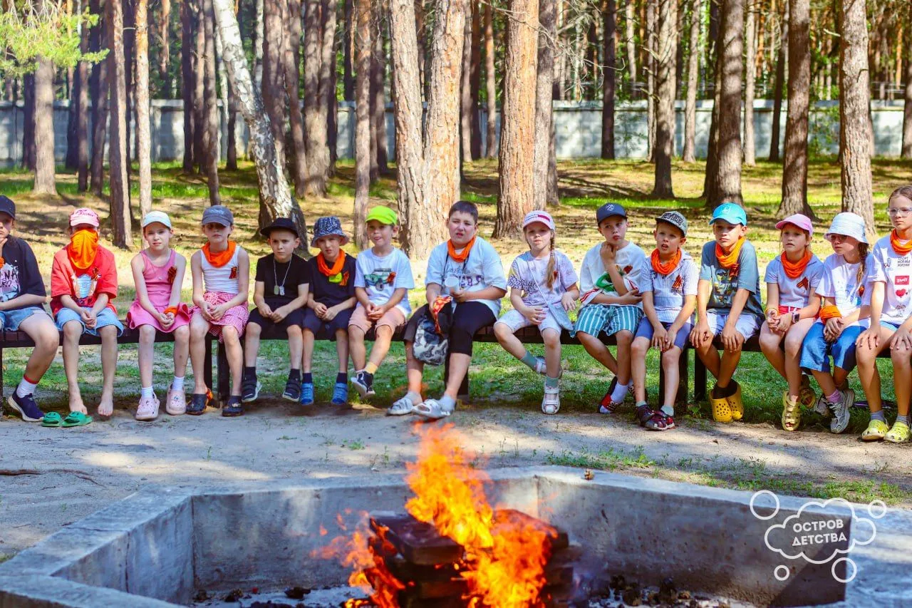 🌴 ПОЛЕВАЯ КУХНЯ

22 июня, в День памяти и скорби, участники второй летней смены собрались у костра,