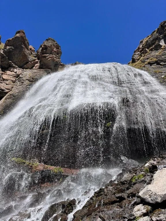 💦  Водопад Девичьи Косы (Чыранбаши-су), Эльбрусский район
Кабардино Балкарская республика

📌 Водоп