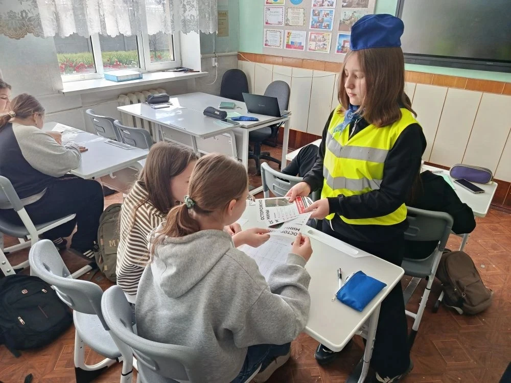 Отряд юных инспекторов движения «Дорожный дозор», под руководством наставника Черкашина К.А., принял