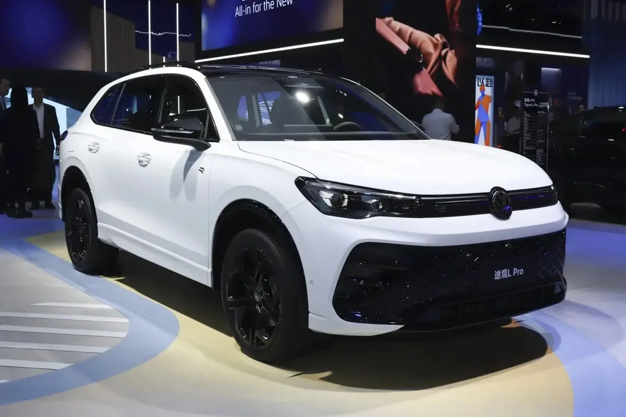 VOLKSWAGEN TIGUAN L PRO
Год выпуска - 2026  (НОВЫЙ)

объем двигателя - 2.0 (220)
двигатель - бензин

