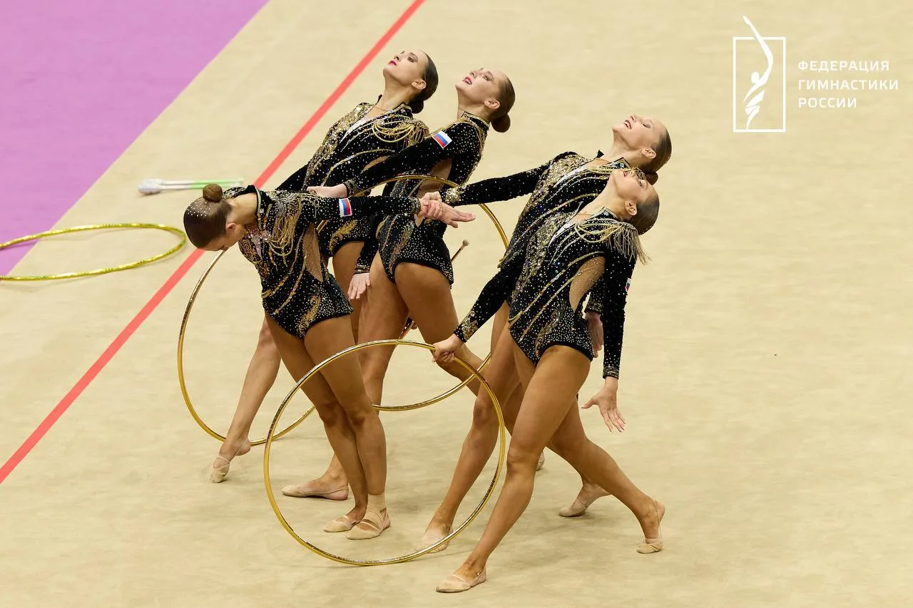 🥉 Бронза!!!
В финале с тремя обручами и двумя парами булав наши групповочки становятся третьими с р
