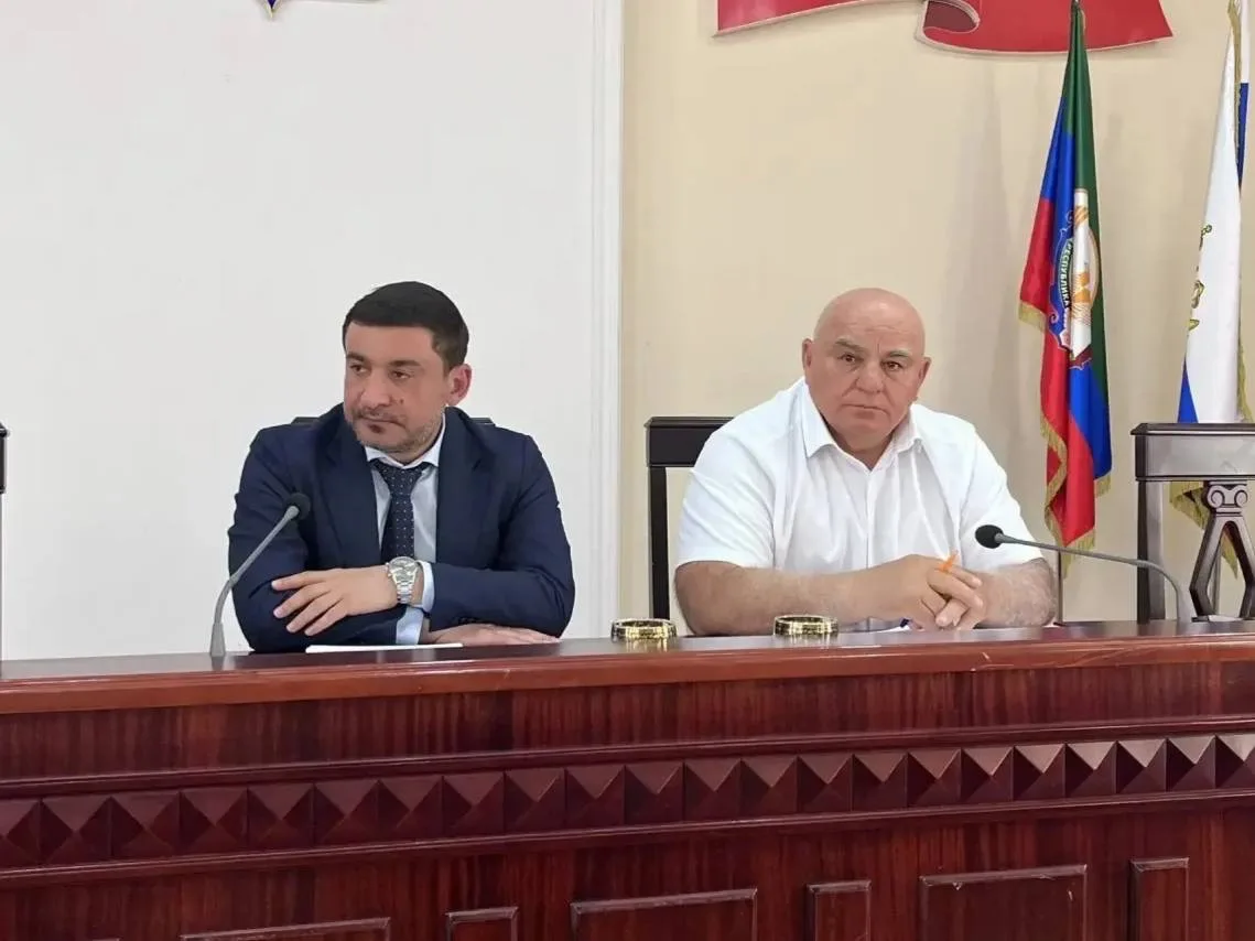 ⭕15 июня состоялось 41-е заседание Собрания депутатов Дербентского района. 

В работе приняли участи