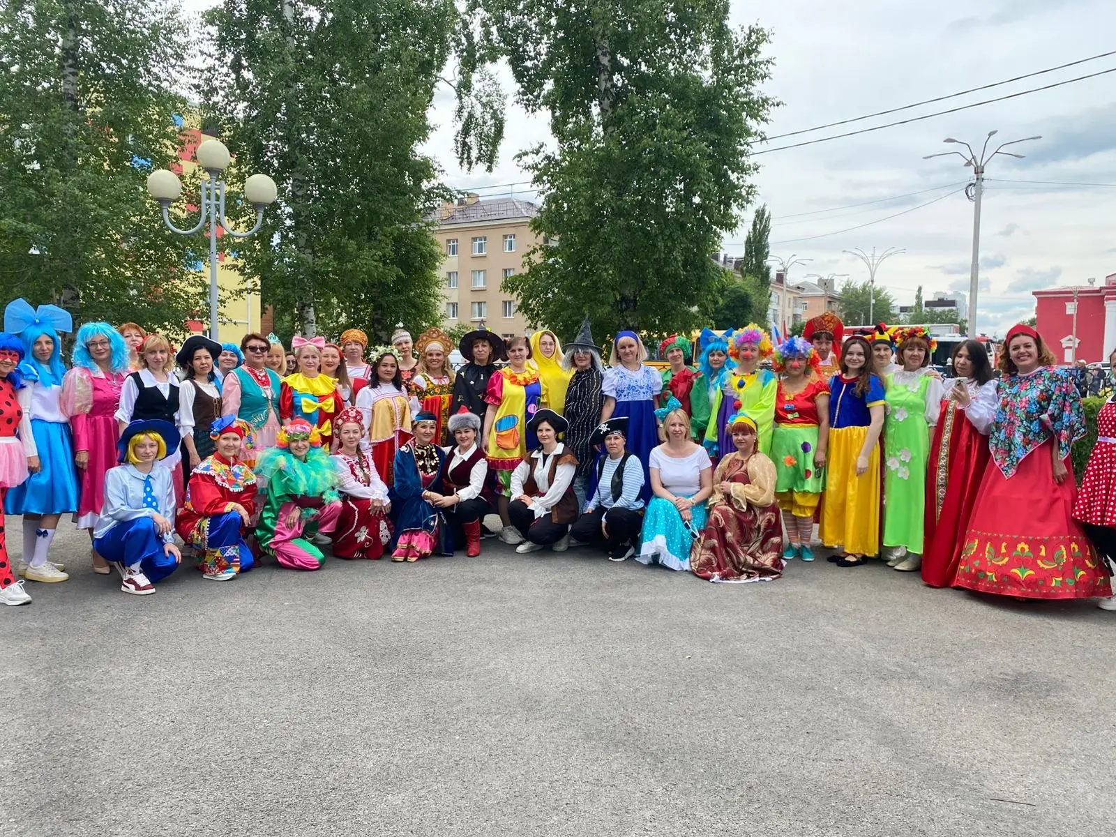 Поздравляем с Международным днём защиты детей! В честь праздника в городе состоялся масштабный танце