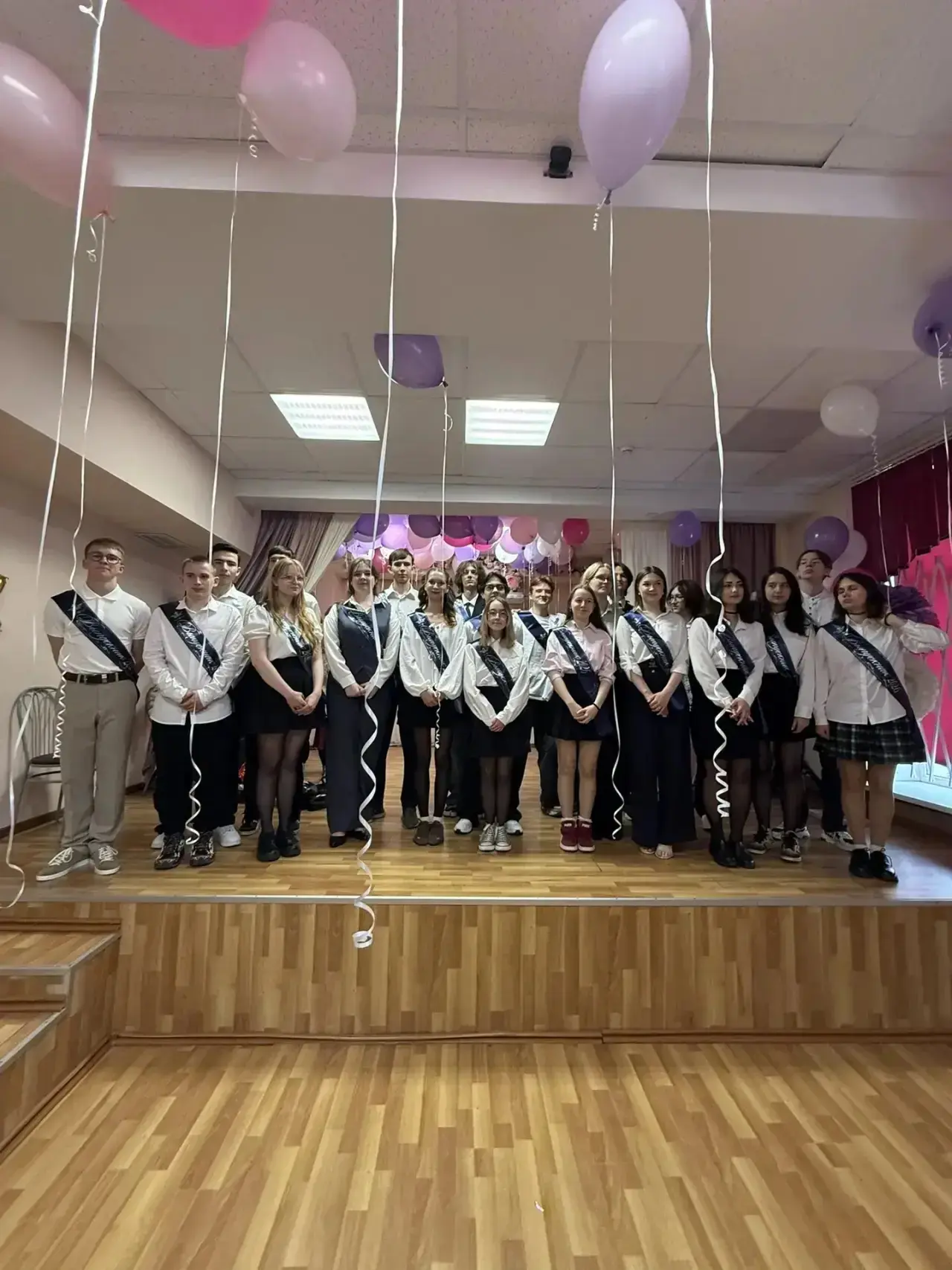 💫26 мая наша школа проводила в большое плавание 9-е и 11-е классы. 🔔
Это был день, полный музыки, 