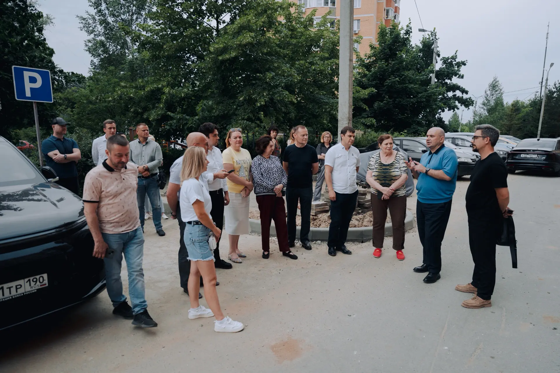 Лето – активная пора благоустройства. Вместе с командой проверили ход работ в Свердловском 🚜

На ул
