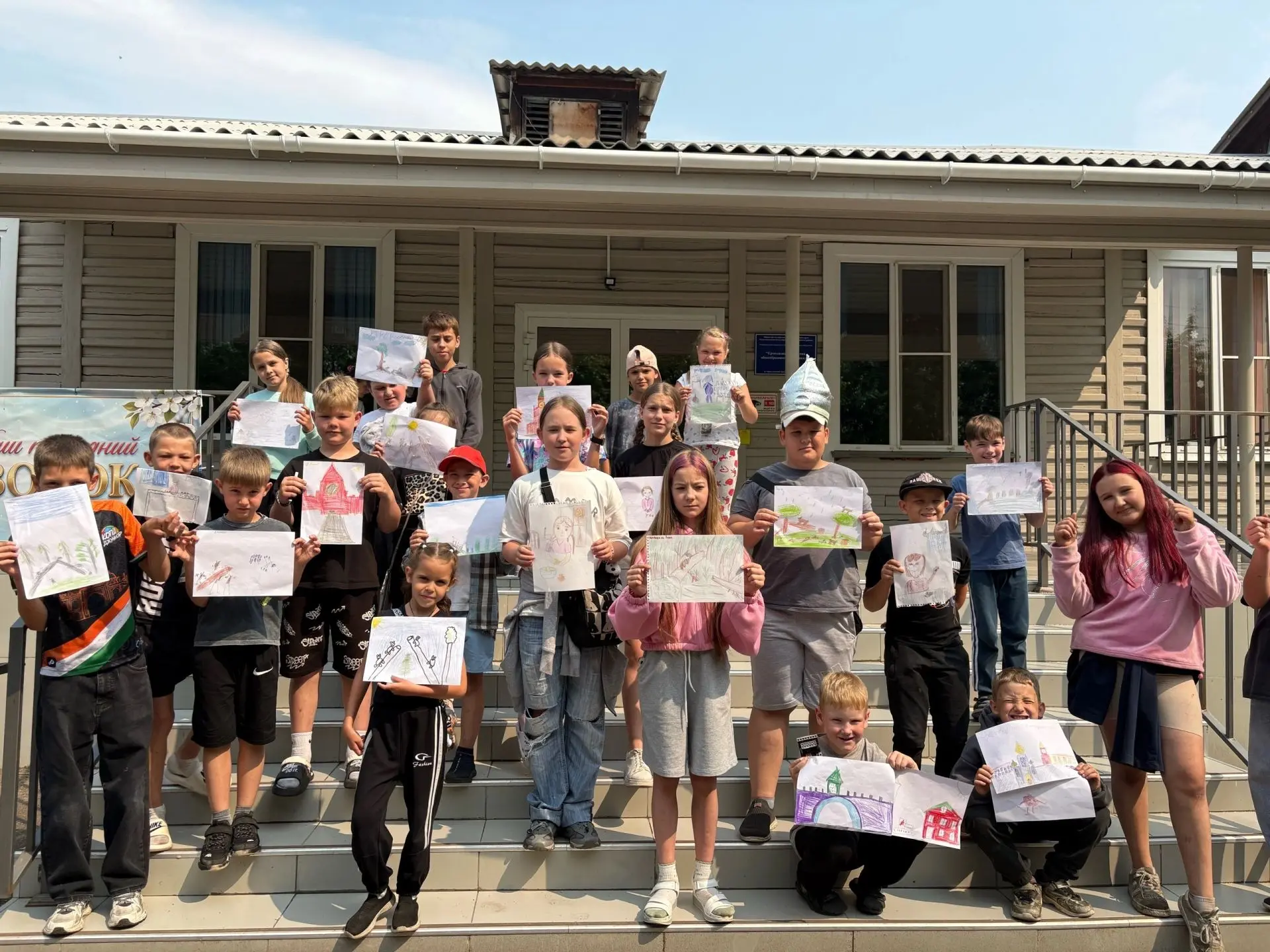 Путешествие за один день! ✨
Сегодня в нашем пришкольном лагере было по-настоящему волшебно! 🏕️

Мы 