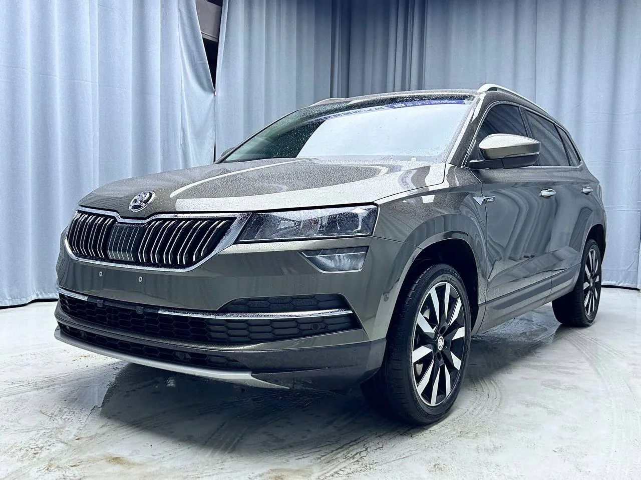 ГОРЯЧЕЕ ПРЕДЛОЖЕНИЕ из Китая🇨🇳:

SKODA Karoq 🚀 
Выпуск: 09.2020год 
Мотор: 1.4/150🐎
Пробег 45.00