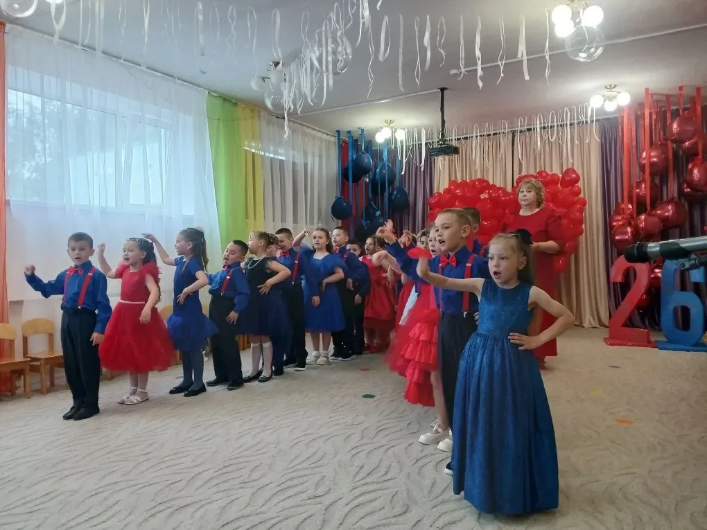 В группе дошкольного возраста (6-7лет) "Пчелки" прошел выпускной праздник.
Этот день стал особенным 