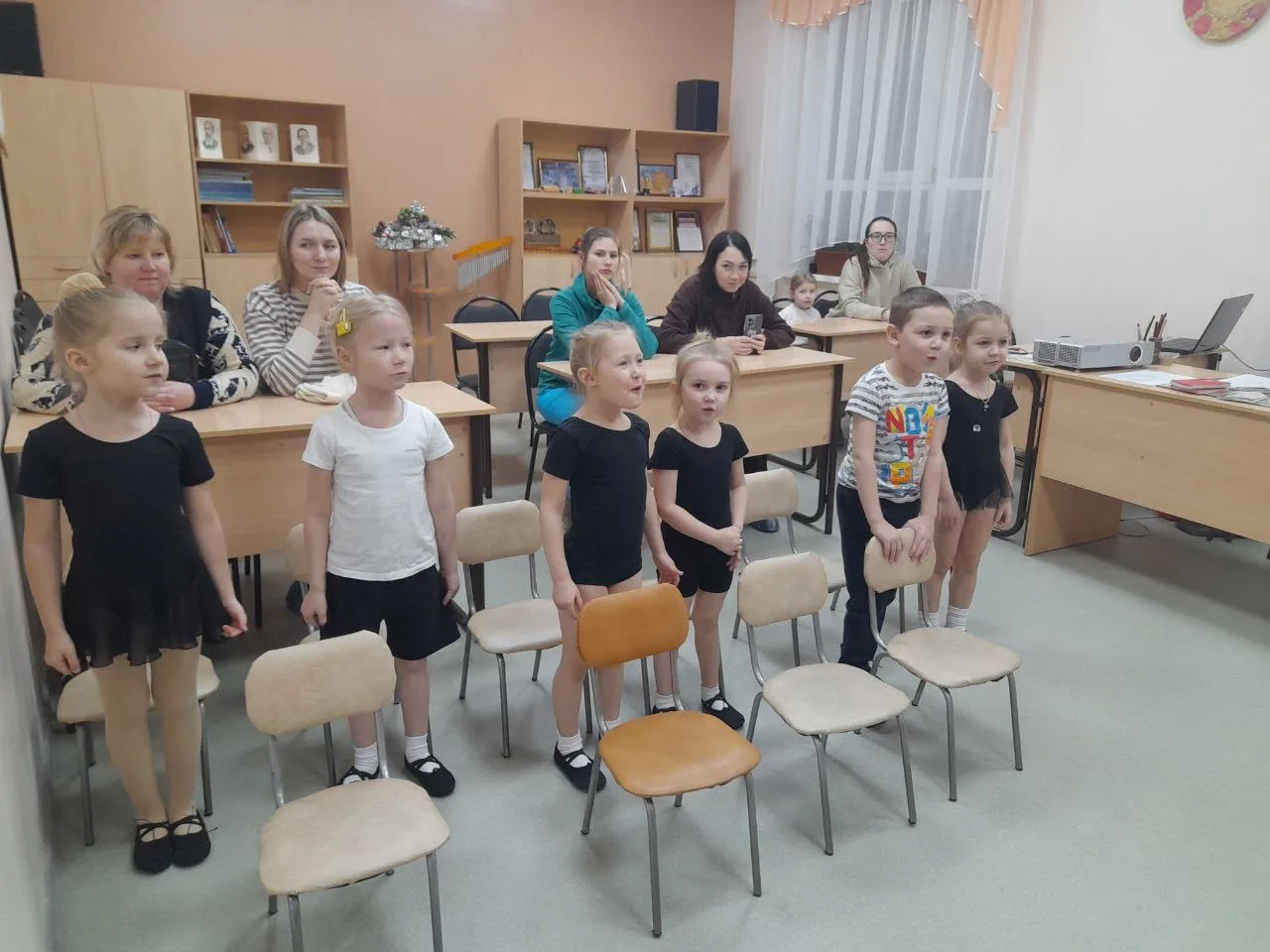 💥✨ 23 декабря в группе РЭР «Семинотик» прошёл открытый урок, где дети показали своим любимым мамам 