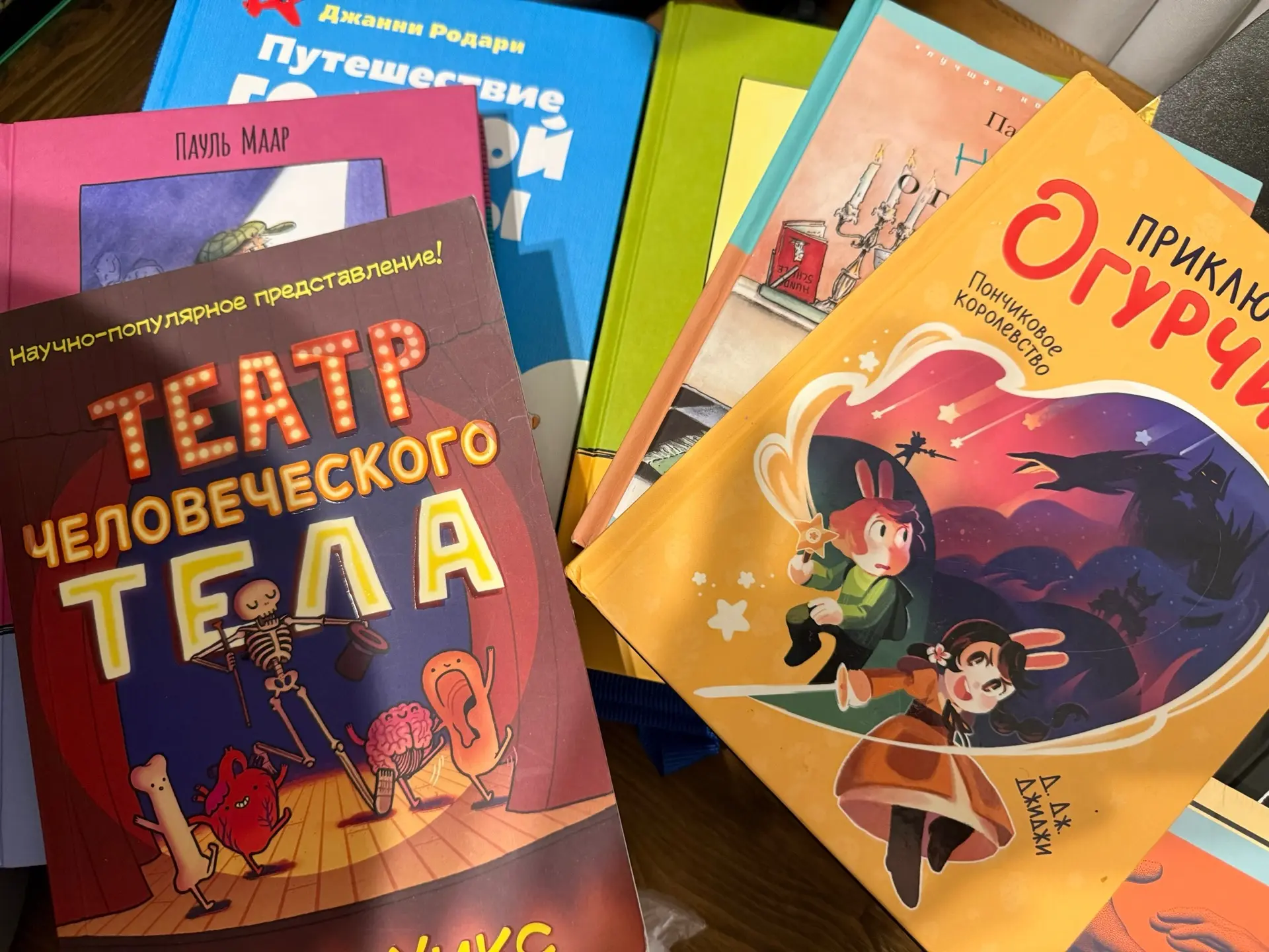 Одна стопка - для Марка, другая - для меня)
А Ваш шоппинг, он какой?)