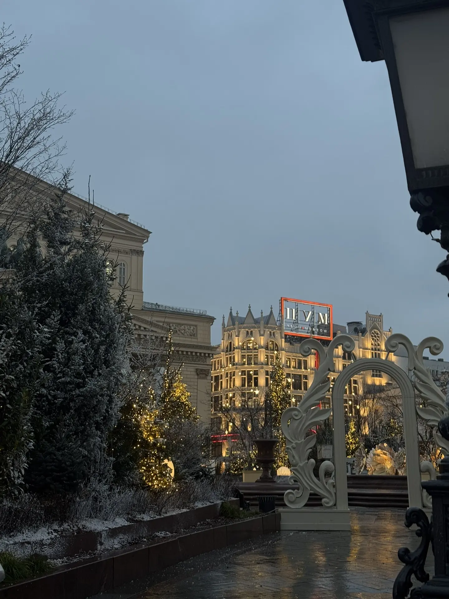 Какая красота в Москве! 
Очень хочется на балет в Большой театр, но пока репетируем Буратино в Малом