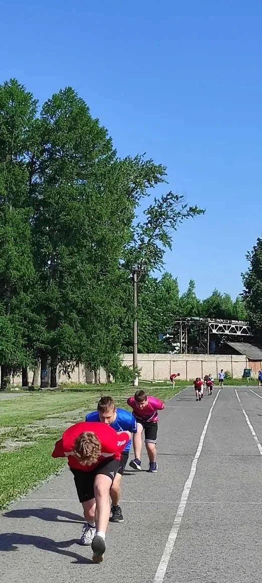 Погода спорту 
не помеха! Выносливые и морозоустойчивые конькобежцы не боятся и жары. Тренеры-препод