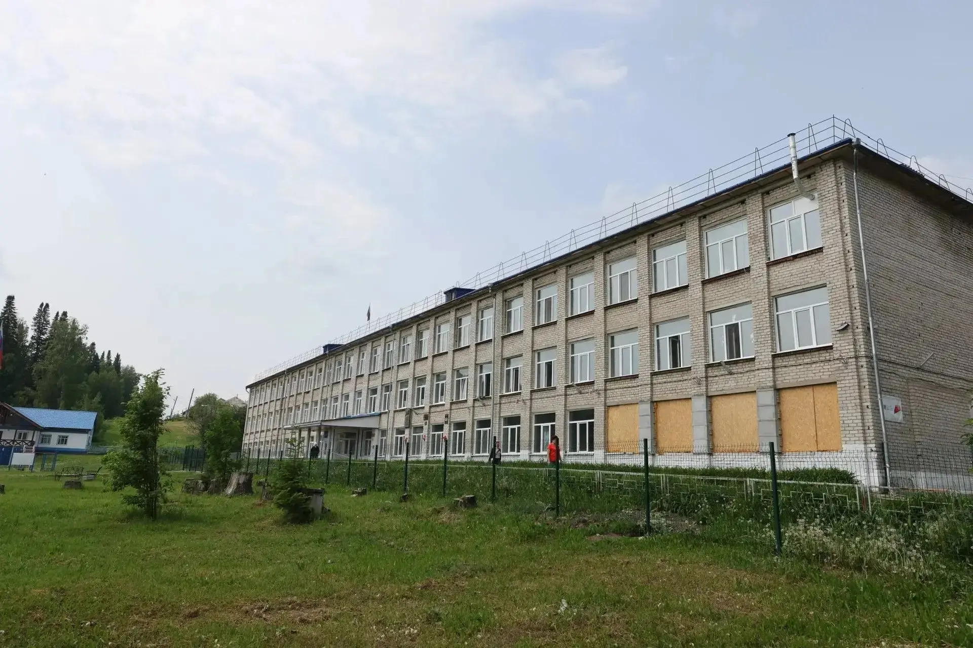 📍 Губернатор Владимир Мазур проверил ход и качество ремонта кривошеинской школы.

✅ На сегодняшний 