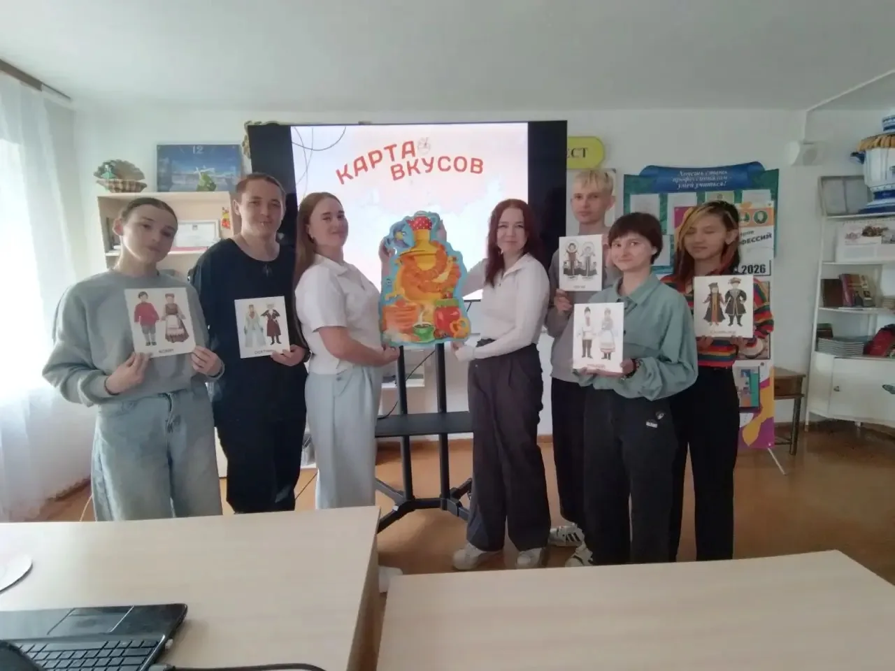 🍓🍎Вкусы России: кулинарное путешествие в группе 207!

В рамках урока иностранного языка, под руков