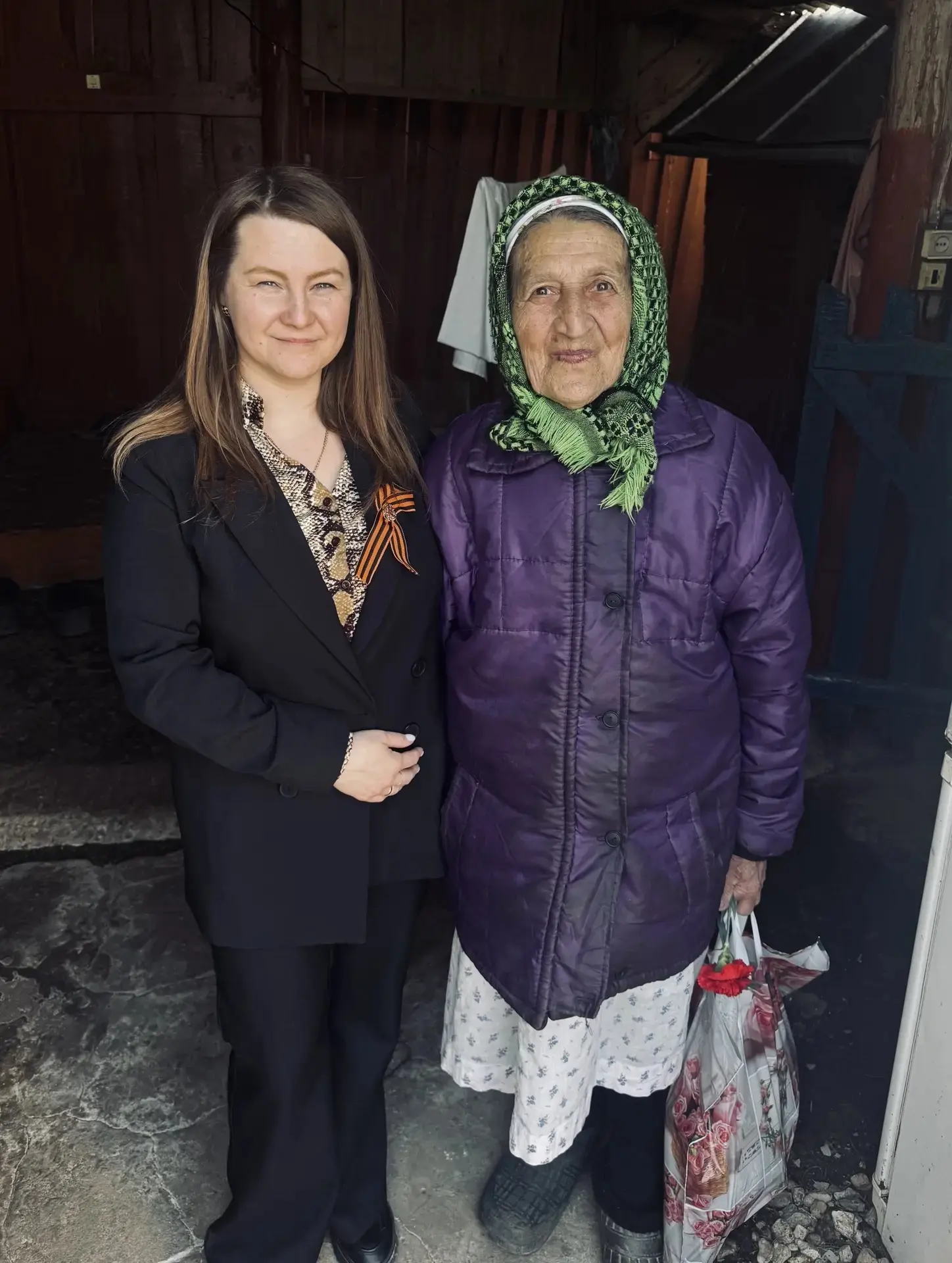 🌹Начальник ГБУ "Камско-Устьинское РГВО" Анна Акберова  поздравила с днём победы Гайнутдинову Гулька