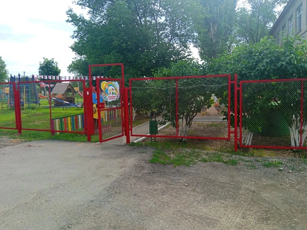 ✅А у нас ремонт! 🛠

Территория дошкольного учреждения - это его  визитная карточка. Как театр начин