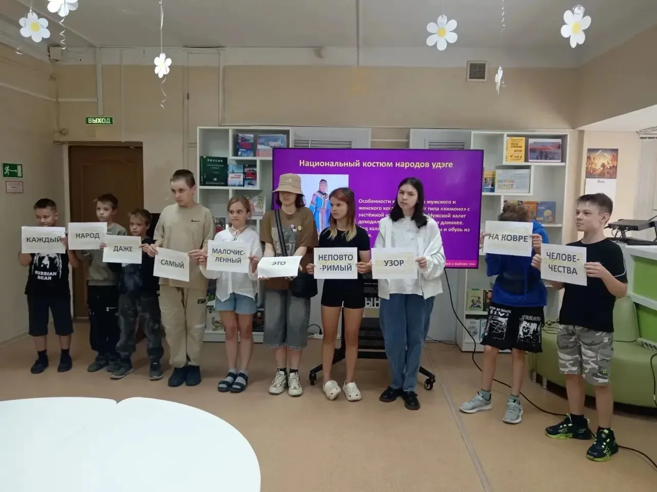 Викторина «Народы России»

Сегодня 8‑й отряд посетил Центральную городскую библиотеку. 📚
В рамках м