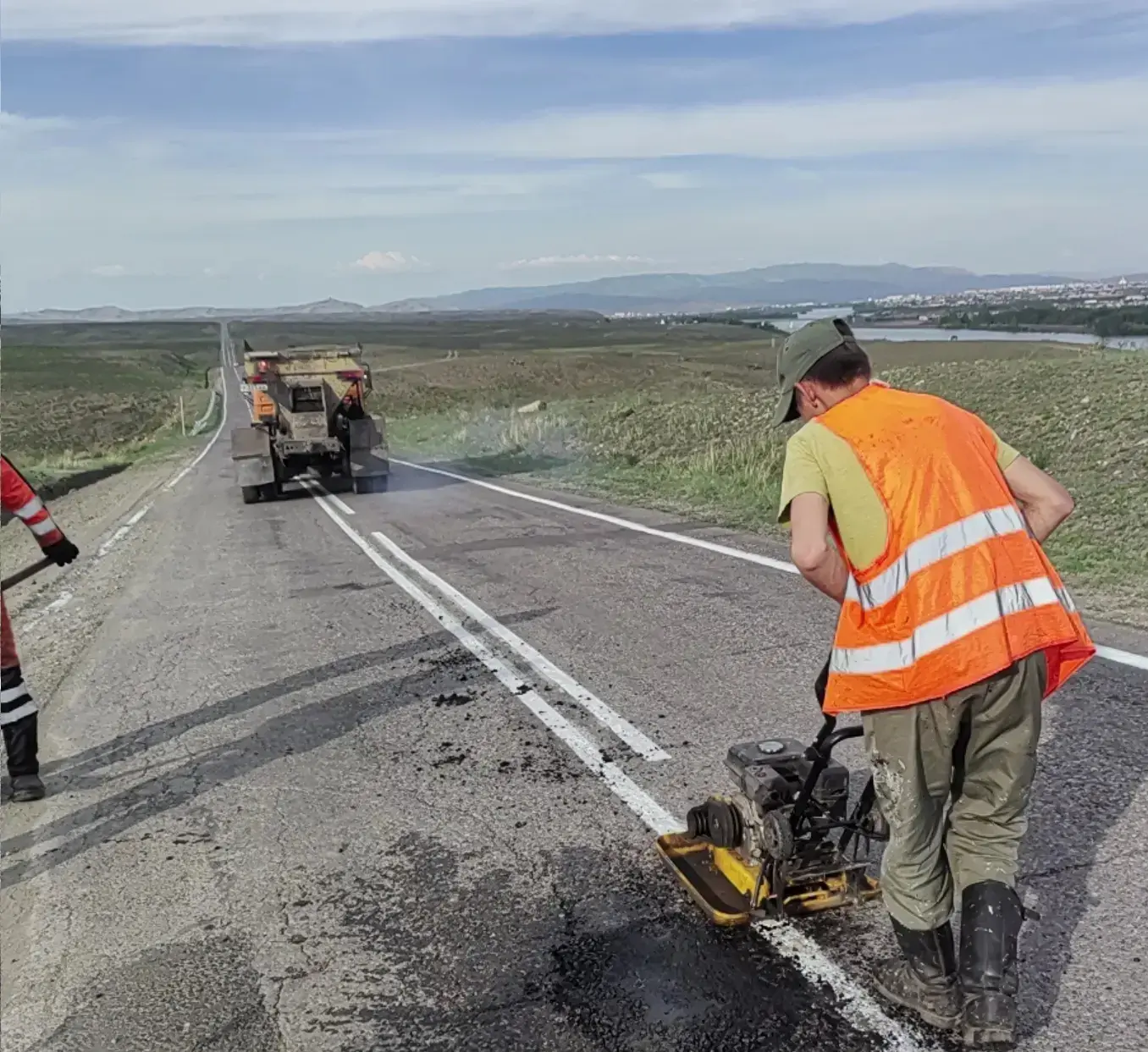 🚜 Дорожные службы Тувы работают в штатном режиме

👉 Для обеспечения безопасности и комфорта, в рам