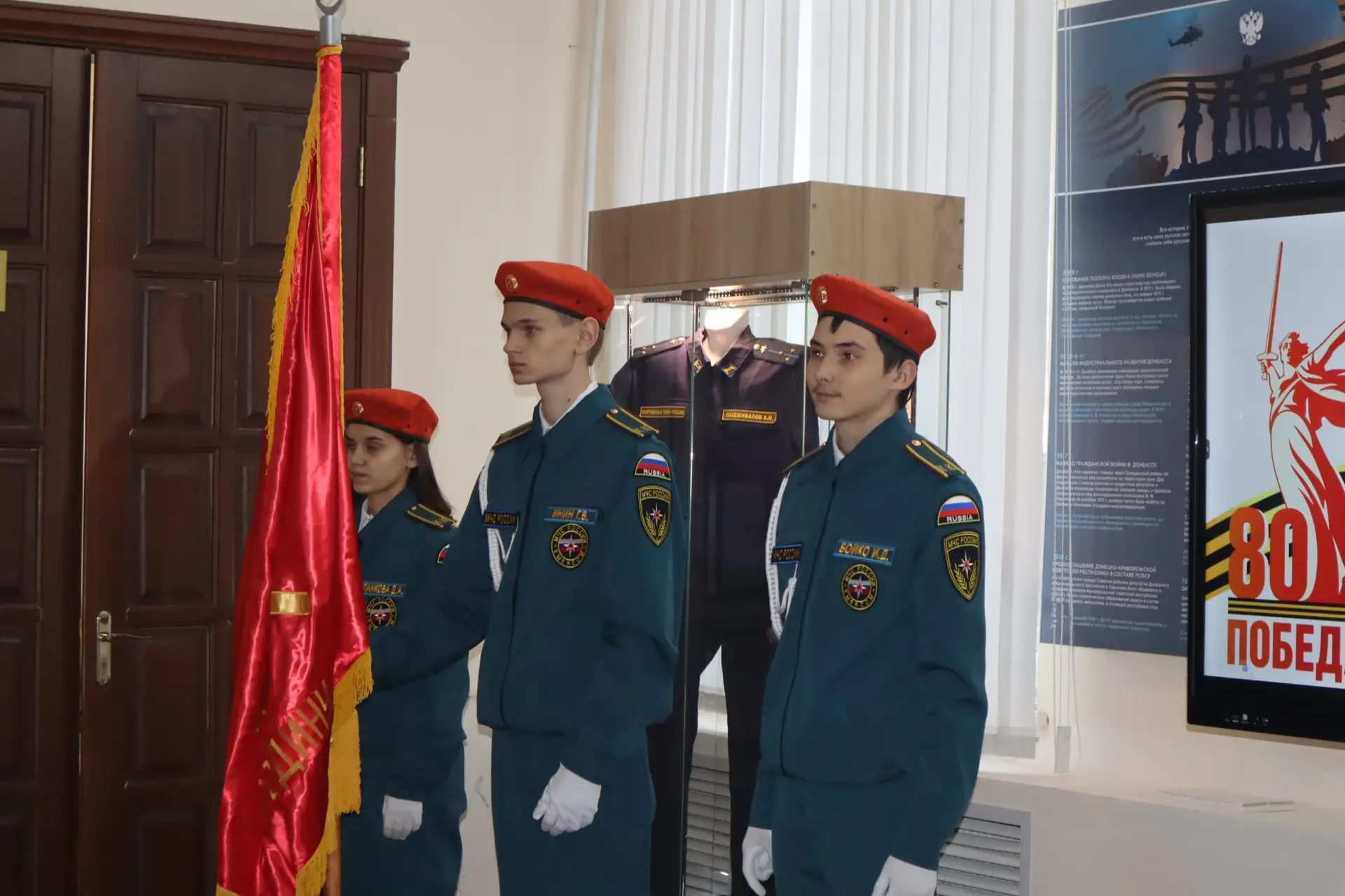 🇷🇺15 декабря в Сатке состоялась торжественная церемония вручения копий боевых знамен воинских част
