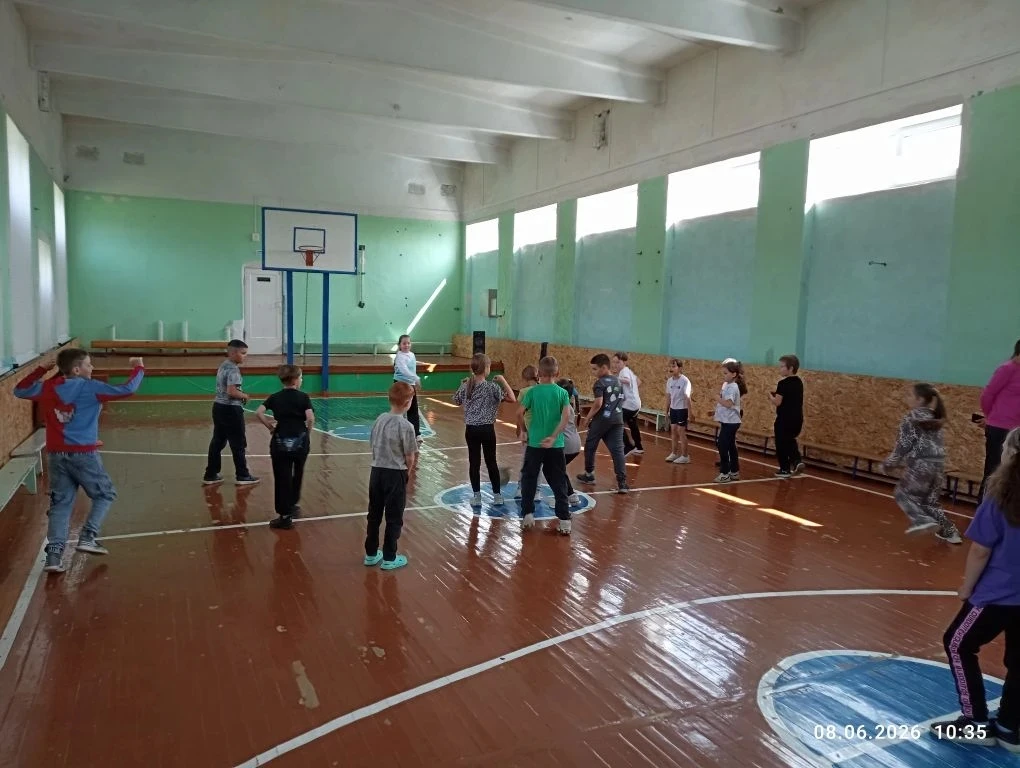 🏀 МОЙ ВЕСЁЛЫЙ ЗВОНКИЙ МЯЧ -

 - под таким задорным названием сегодня прошло спортивное соревнование