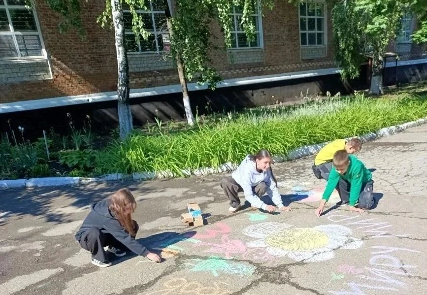 🇷🇺 Школьный Вестник
☀️ Школа летом: не скучаем, развиваемся!

Лето — время не только отдыха, но и 