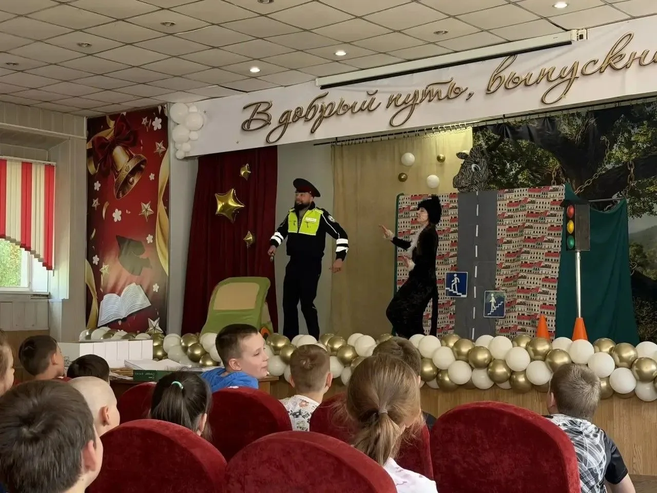 🚦 ПДД — это не скучно, а очень даже весело! (Спектакль, игры и настоящий инспектор!) 🚦

В нашем ла