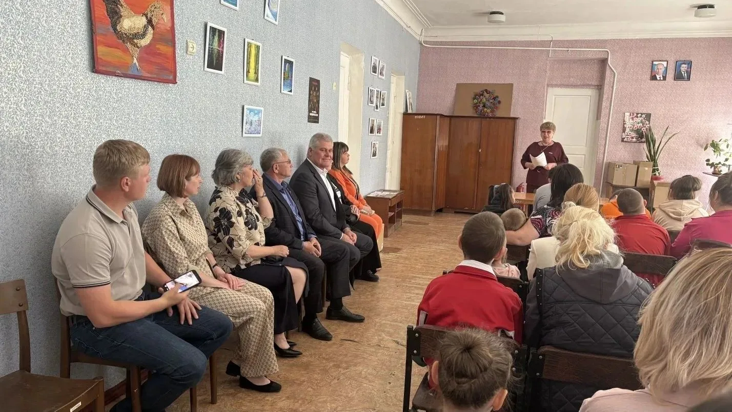 Вторая поездка в Красный Луч! 👥❤

️В декабре депутаты уже были в Краснолучском отделении центра «Во
