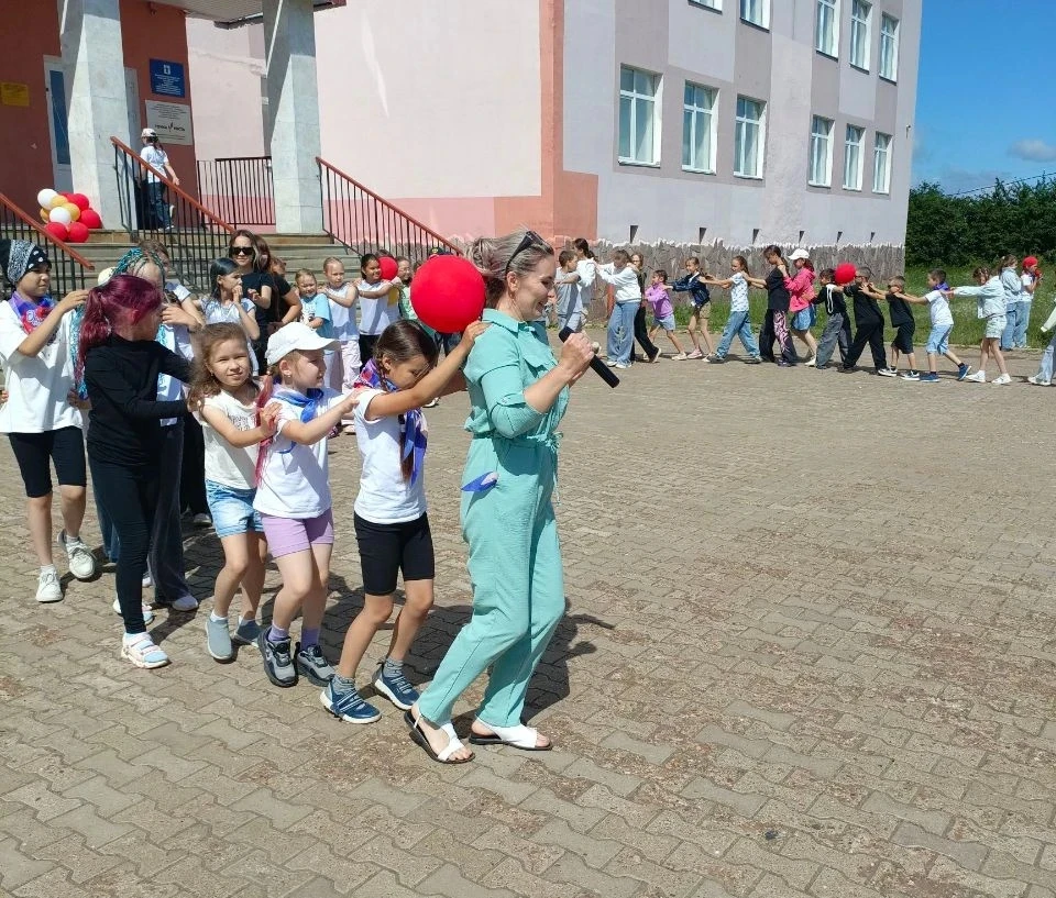 ✨Это один из самых запоминающихся дней.✨ 
 Сегодня воспитатель первого отряда Татьяна Геннадиевна пр