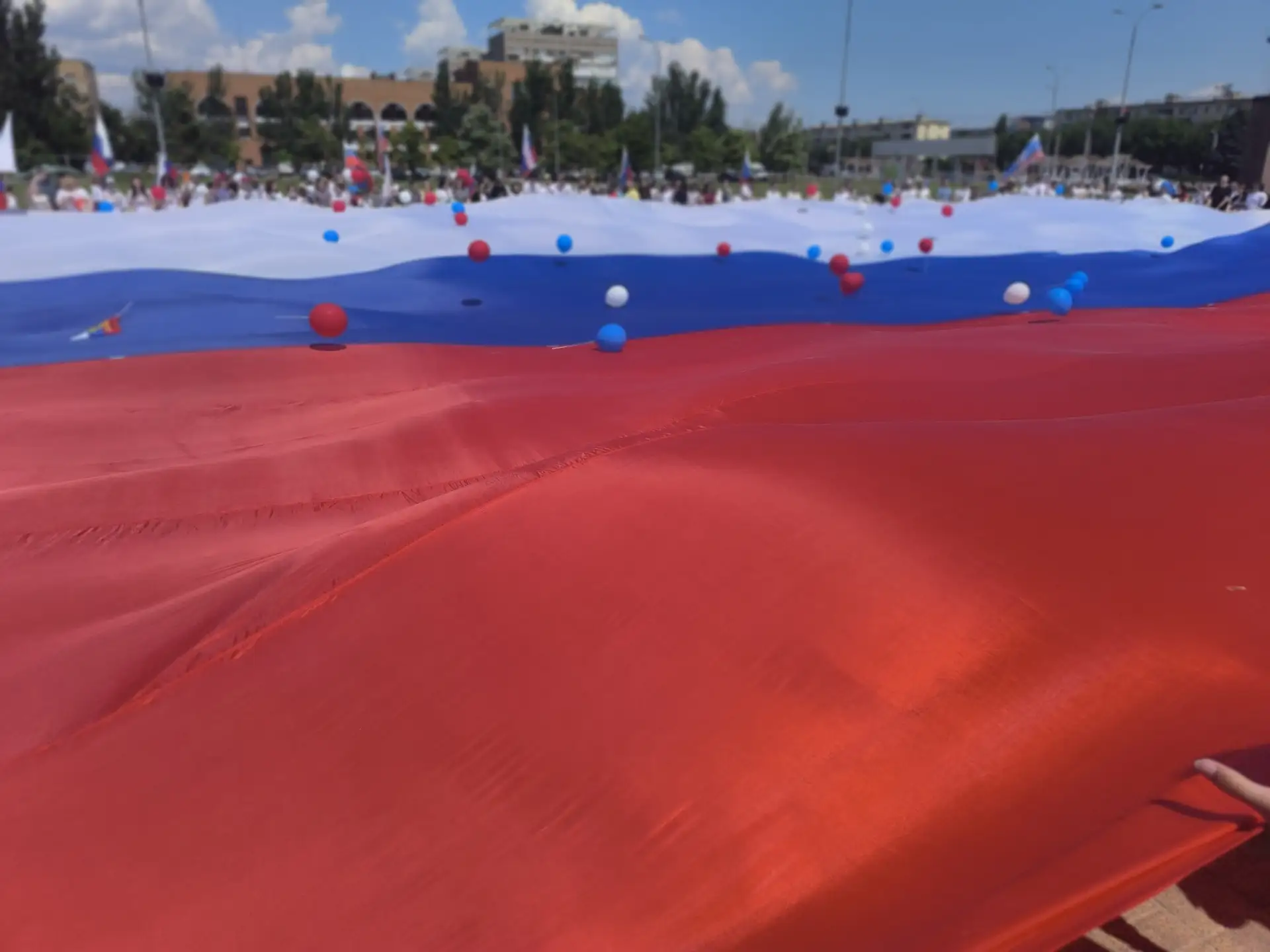 Вперед, Россия!

Сегодня наша школа присоединилась к масштабной патриотической акции «Вперед, Россия