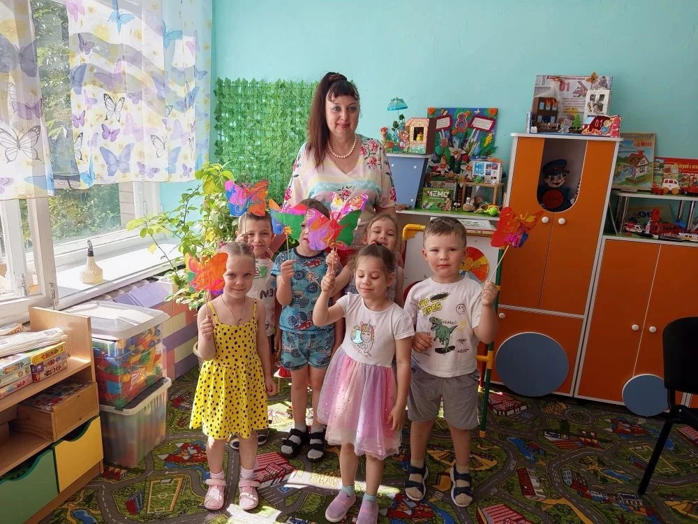 «Волшебные бабочки». Рисование в технике Эбру. 
Педагог-психолог: Смольнякова О. В.