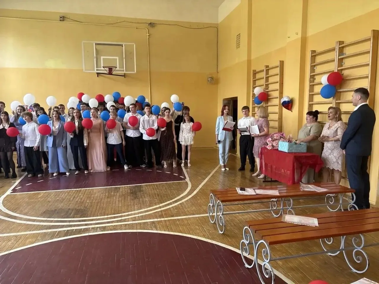 🎉Прощай, школа детства! Здравствуй, новая глава! 🎉

Вчера мы со слезами радости и светлой грустью 