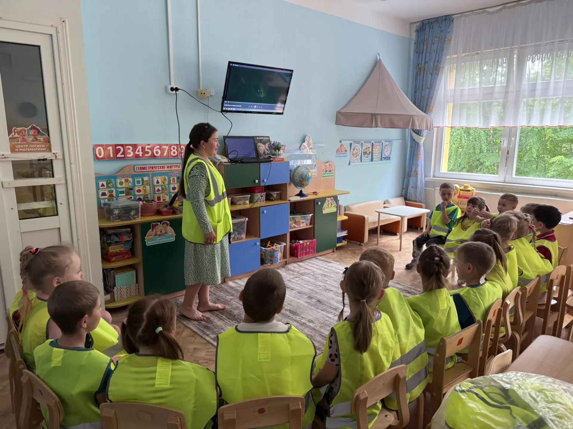 👷 Маленькие кировчане погрузились в профессию дорожника 

Сотрудники «Вятавтодора» провели для малы