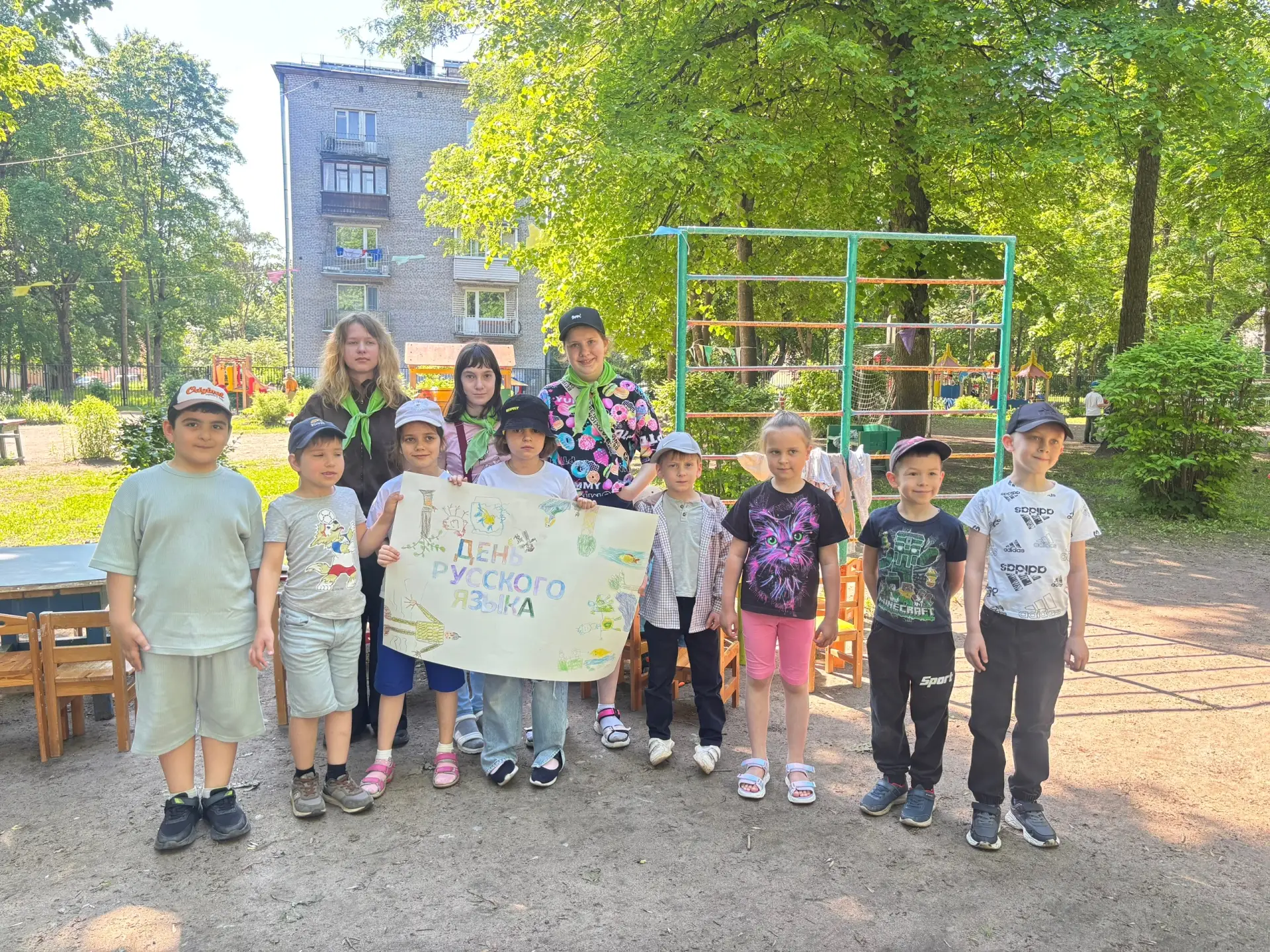 Пушкинские сказки оживают! 🎨

В преддверии Дня русского языка наши активисты из 5 «Б» класса провел