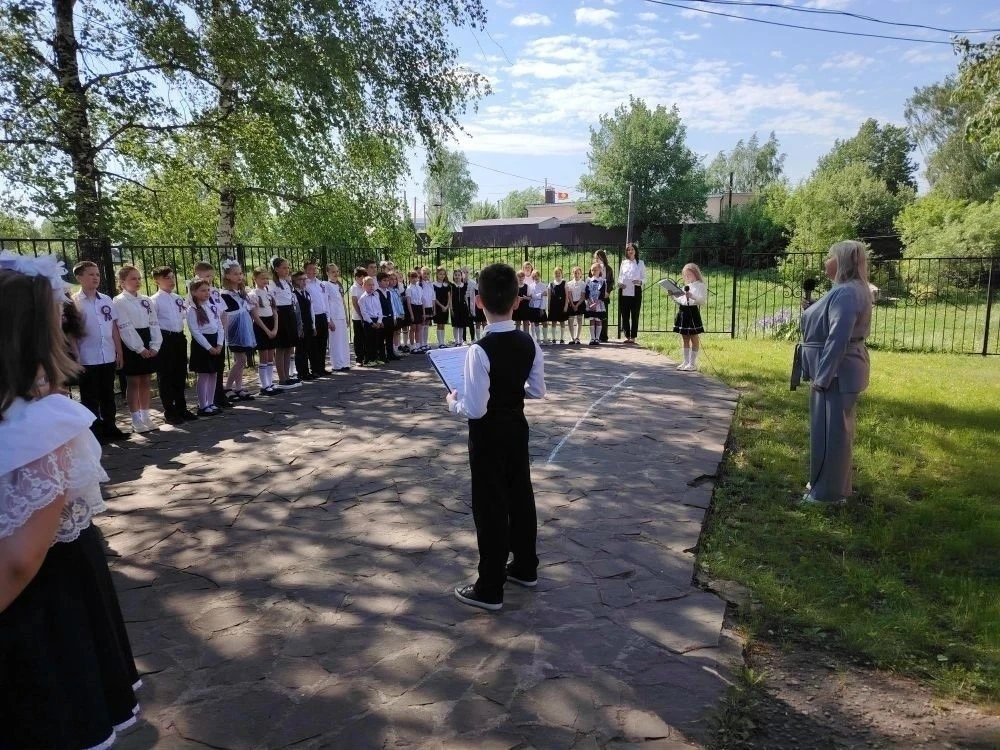 🌟 Вчера для наших четвероклассников состоялось важное и трогательное событие -
«Последний звонок» в