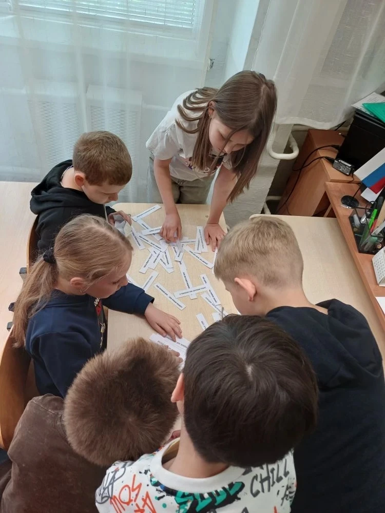 🦅 Орлята празднуют День рождения Пушкина! 📜

Сегодняшний день в профильной смене был наполнен волш
