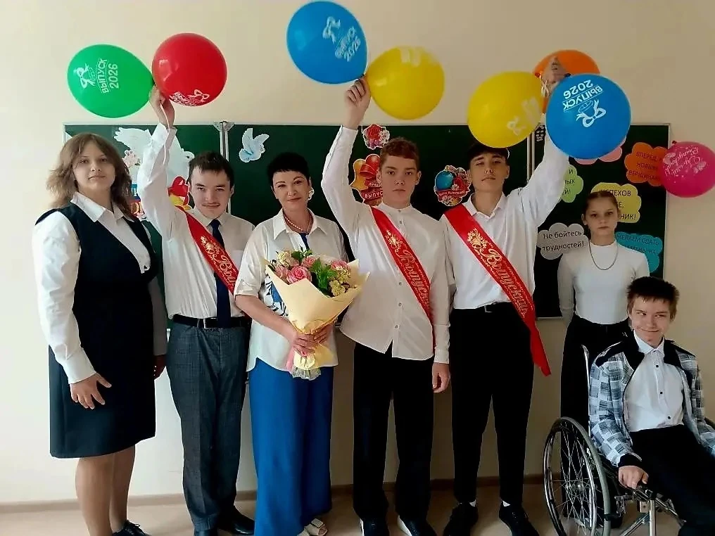 ✍️КЛАССНЫЙ ЧАС

🔔📝Классный час "В добрый путь!"  проведён в 9А классе. Выпускники приняли участие 