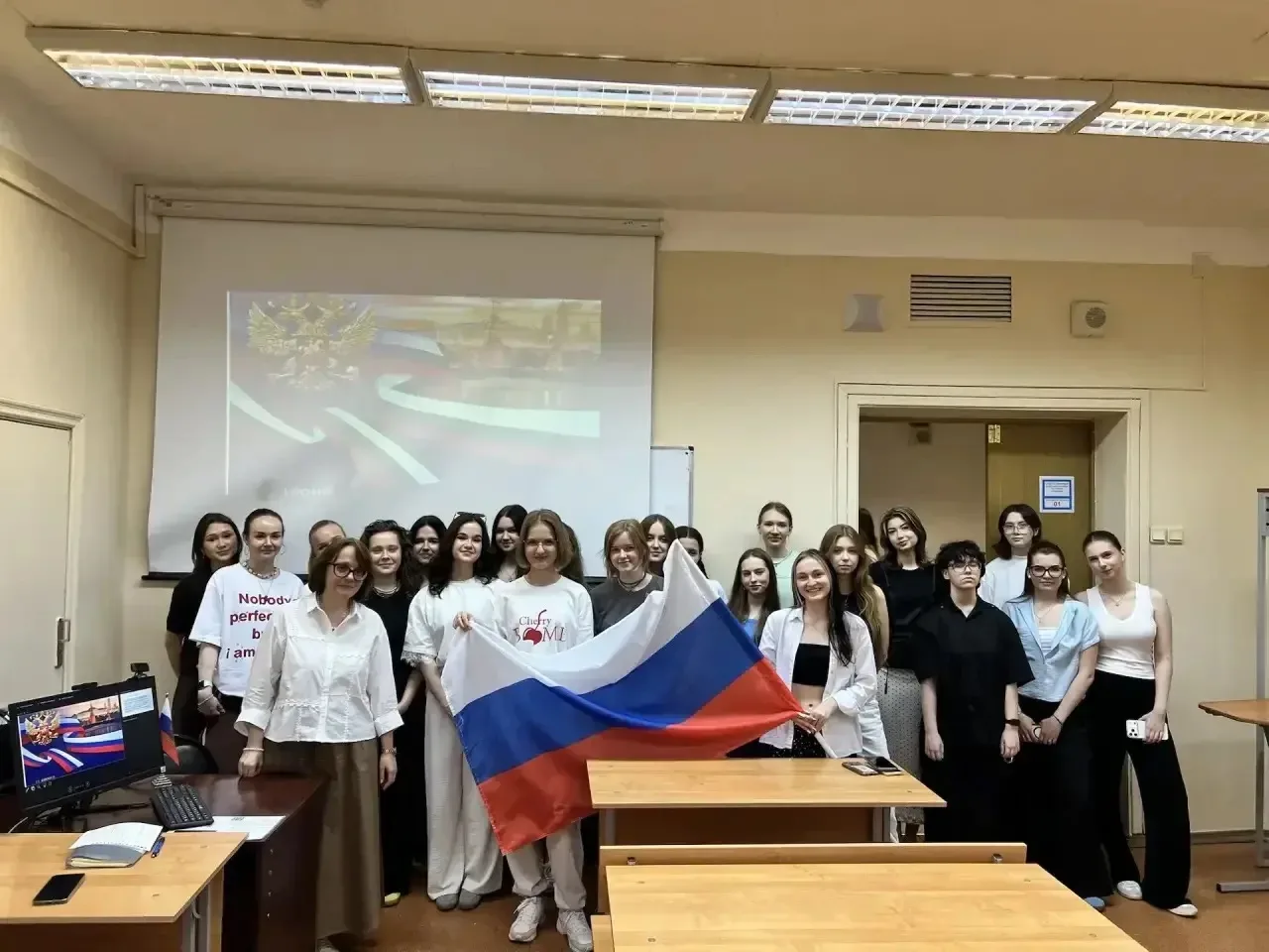 📍Навстречу празднованию  Дня России

В преддверии Дня России доцент кафедры политического анализа и