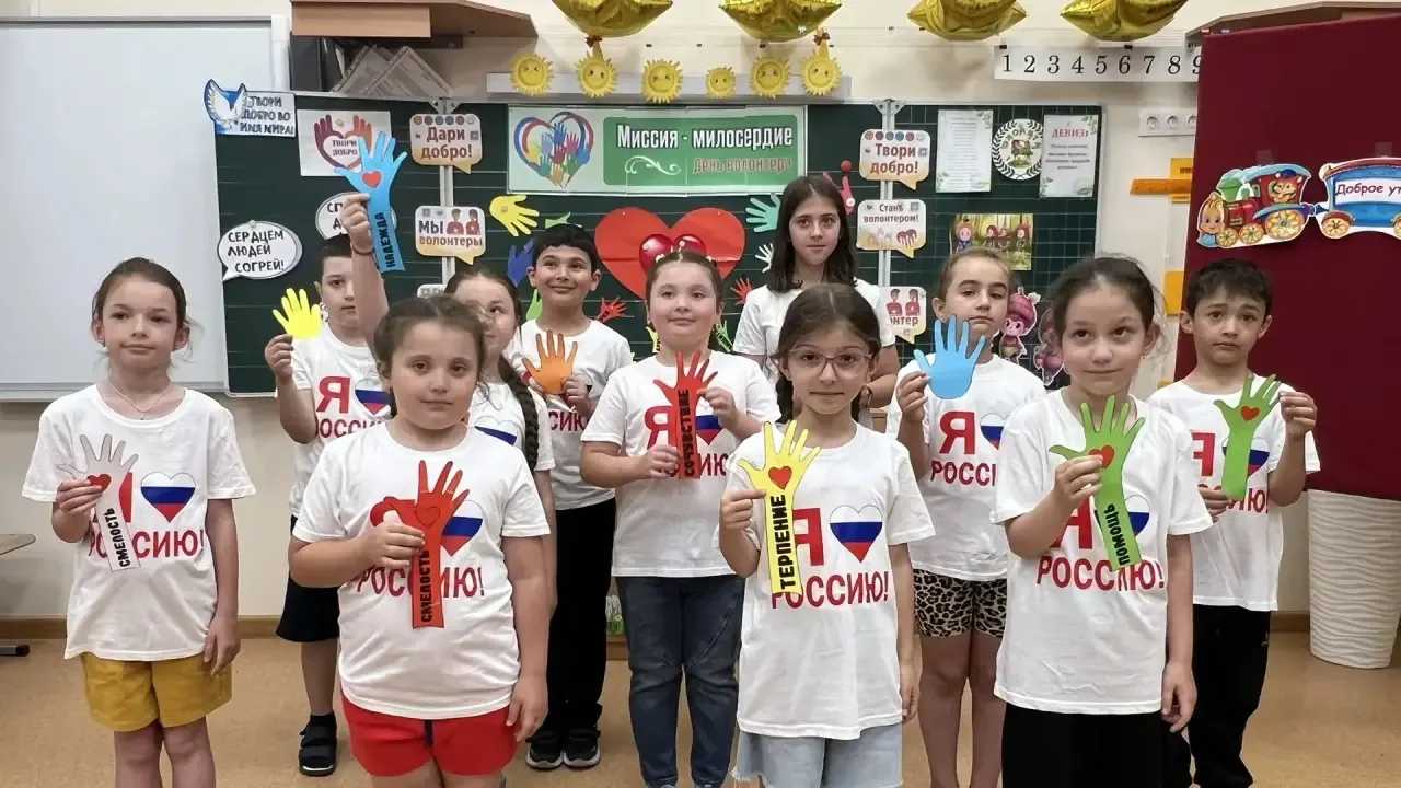В День добра у отрядов «Лучики» и «Эколята» прошло тематическое занятие «Час добра».
Ребята приняли 
