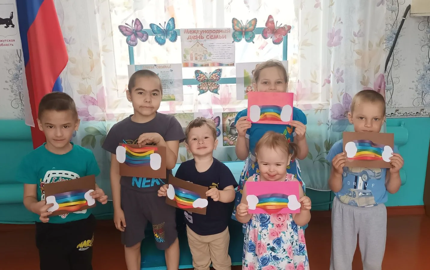 Сегодня в нашем детском саду прошло увлекательное занятие по аппликации. Ребята с большим энтузиазмо