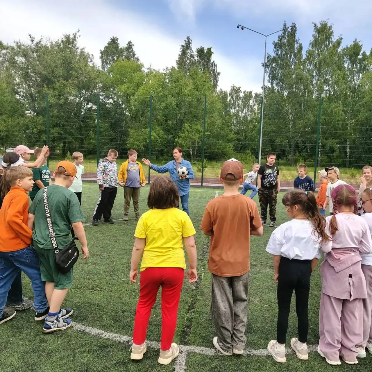 🌈 4 июня в школьном лагере «Радуга»прошло просто потрясающее мероприятие – "Забытые игры старого дв